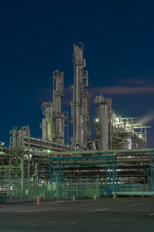 LNG carrier and terminal operations
